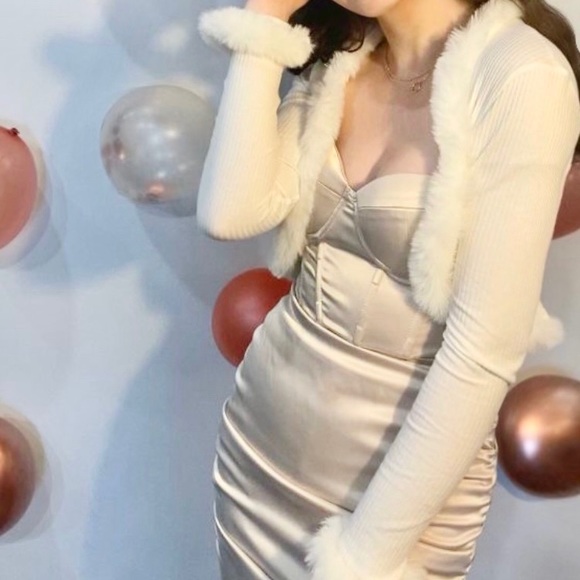 Sweaters - White Long Sleeve Fur Cropped Cardigan